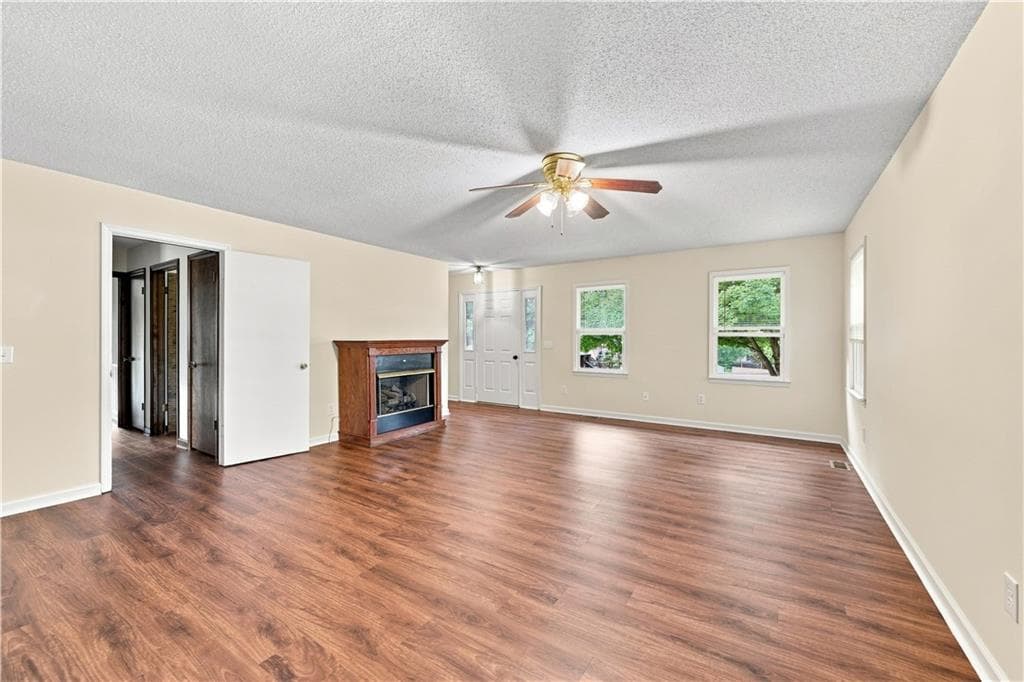 3 bedroom, 3 bathroom, 2,804 sq ft single family residence for sale at 208 Woodland Circle, Calhoun, GA 30701 — photo 7