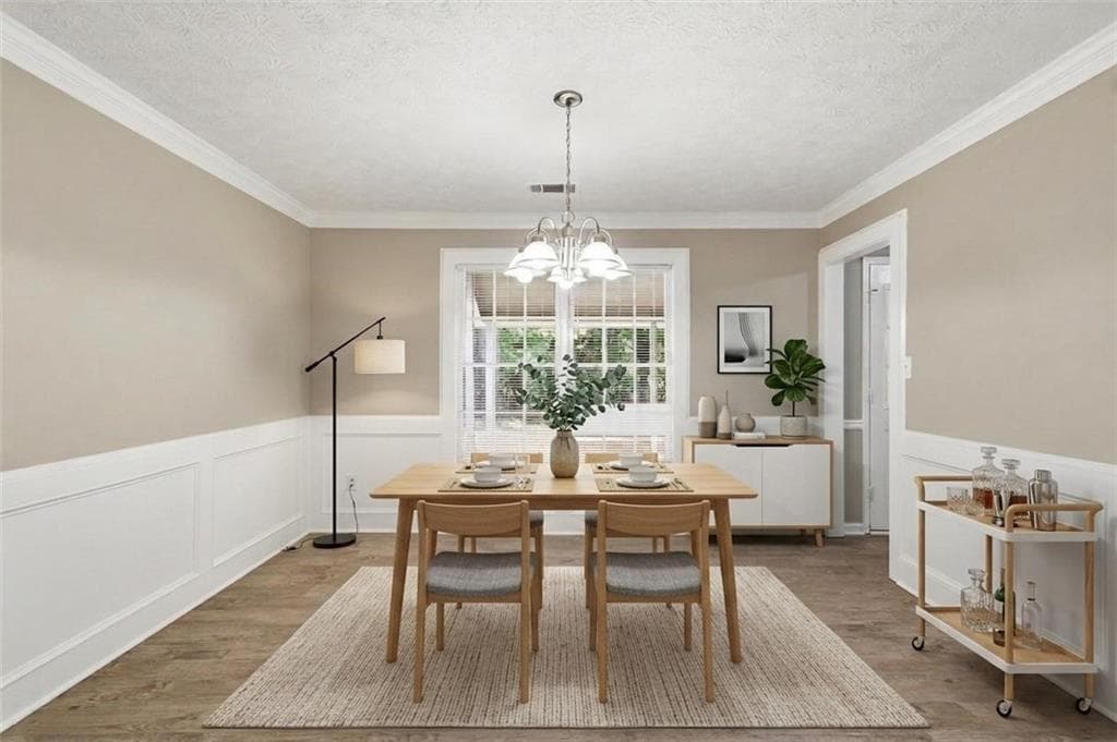 4 bedroom, 3 bathroom, 1,961 sq ft single family residence under contract at 2870 Spring Ridge Circle, Snellville, GA 30039 — photo 4