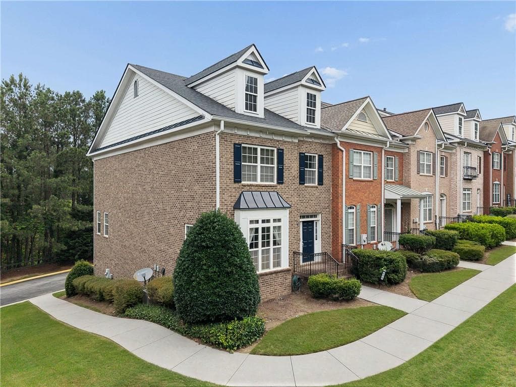 2 bedroom, 4 bathroom, 2,395 sq ft townhouse for rent at 330 Holbrook Road 7, Smyrna, GA 30082 for $3,000 a month — photo 2