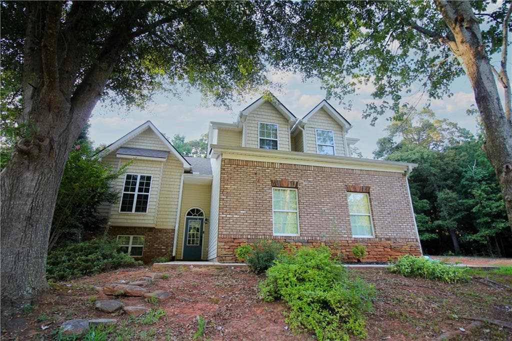 4 bedroom, 3 bathroom, 2,049 sq ft single family residence for sale at 80 Palmer Court, Jefferson, GA 30549 — photo 2