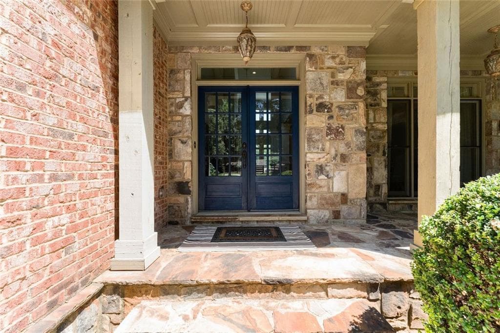 6 bedroom, 5 bathroom, 6,444 sq ft single family residence under contract at 6077 Green Tree Lane, Gainesville, GA 30506 — photo 6