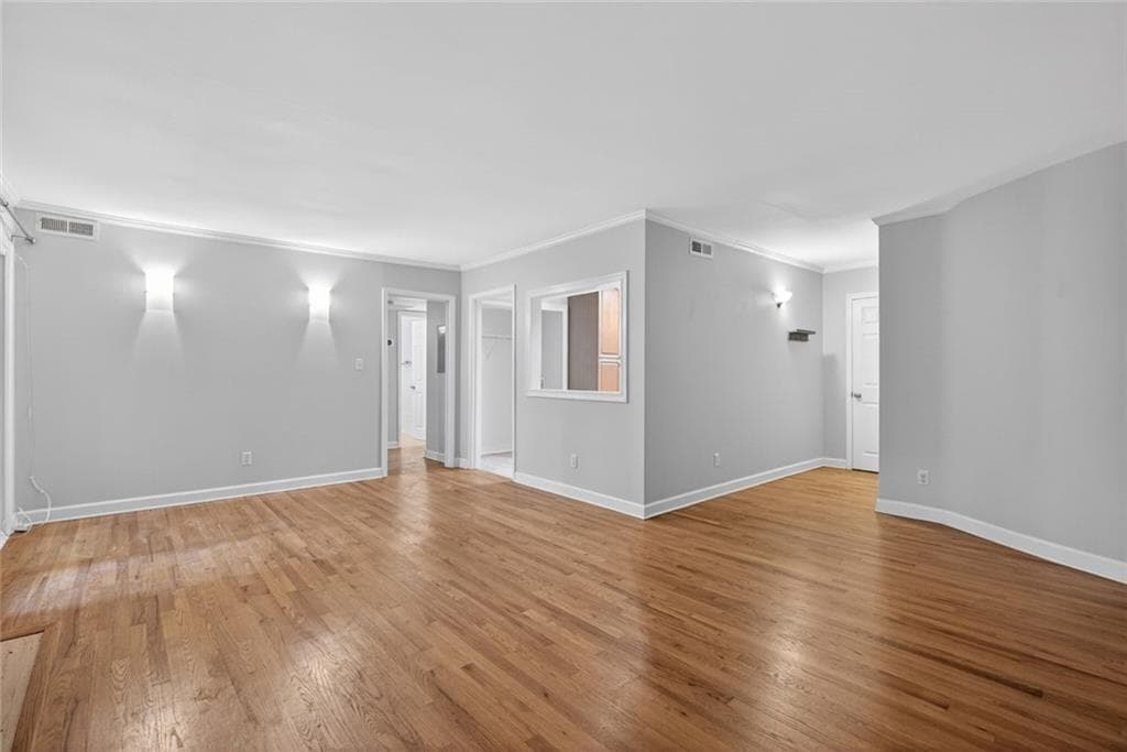 2 bedroom, 2 bathroom, 1,039 sq ft condominium for sale at 5400 Roswell Road L6, Atlanta, GA 30342 — photo 2