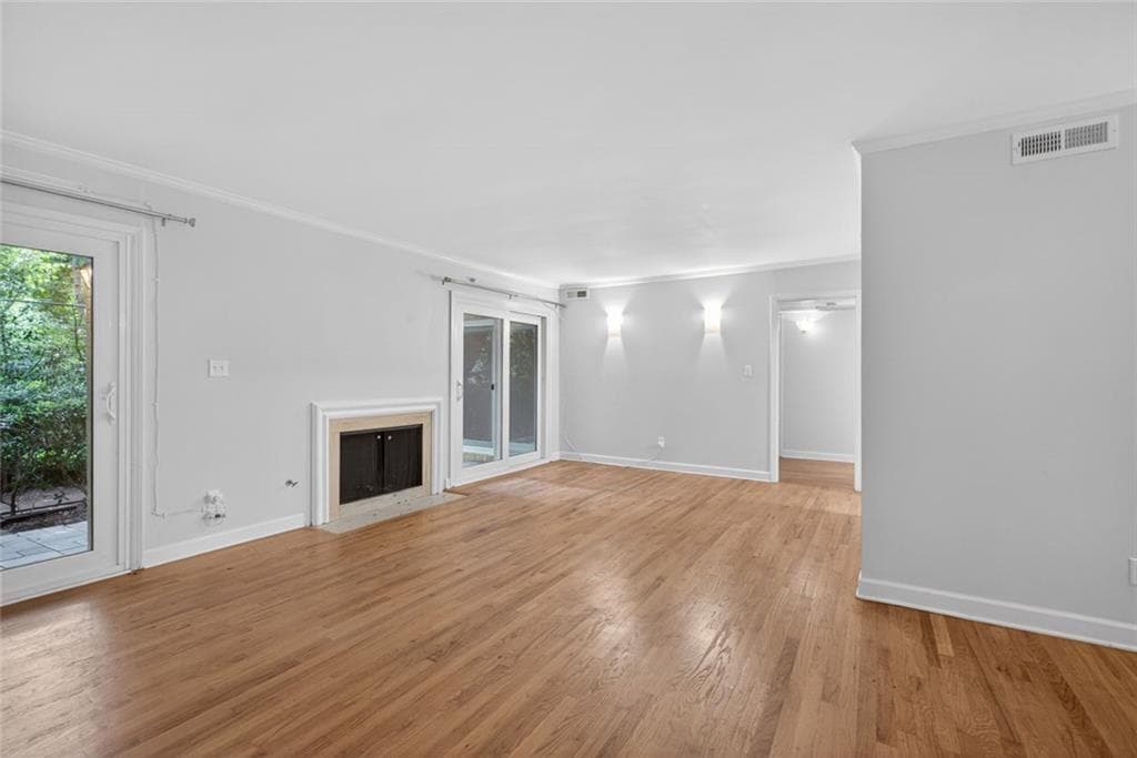 2 bedroom, 2 bathroom, 1,039 sq ft condominium for sale at 5400 Roswell Road L6, Atlanta, GA 30342 — photo 3