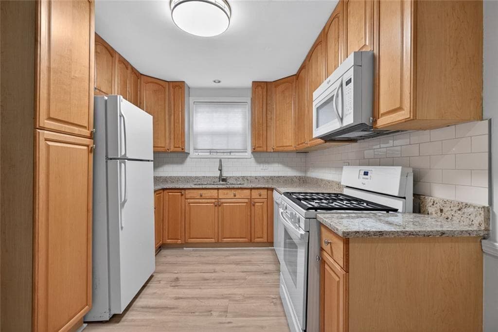 2 bedroom, 2 bathroom, 1,039 sq ft condominium for sale at 5400 Roswell Road L6, Atlanta, GA 30342 — photo 10