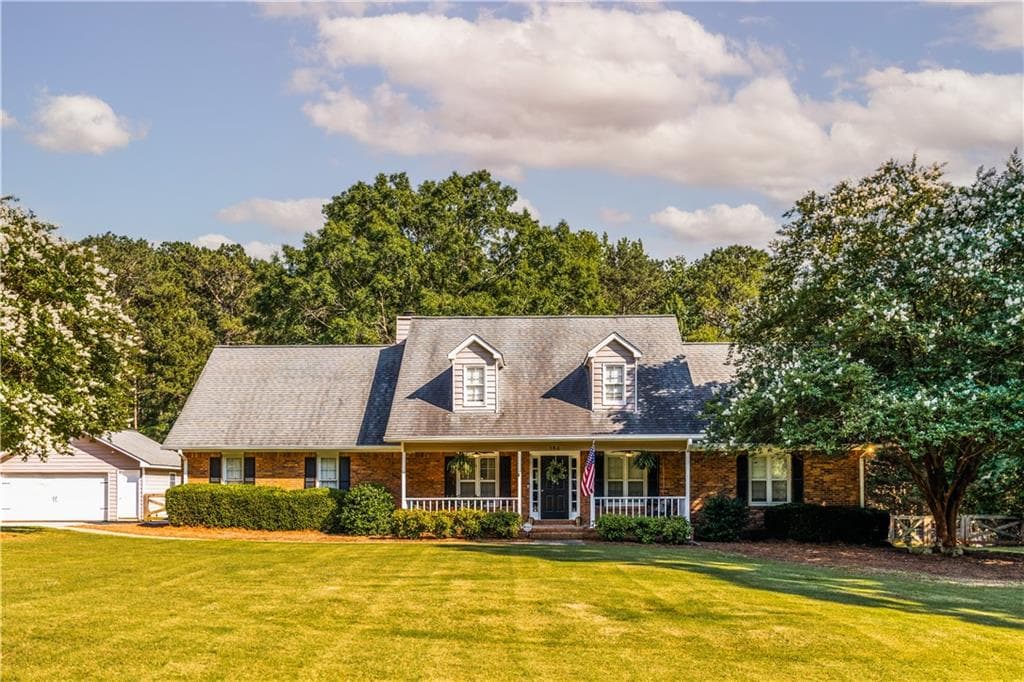 6 bedroom, 3 bathroom, 3,308 sq ft single family residence for sale at 184 Wildflower Drive, Social Circle, GA 30025 — photo 1 of 66