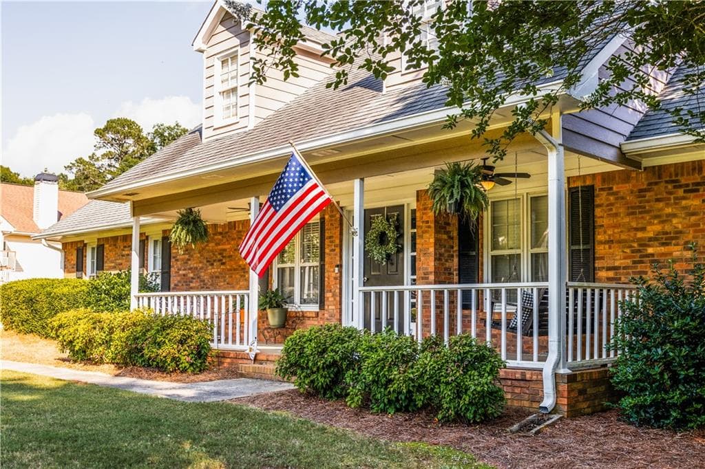 6 bedroom, 3 bathroom, 3,308 sq ft single family residence for sale at 184 Wildflower Drive, Social Circle, GA 30025 — photo 3