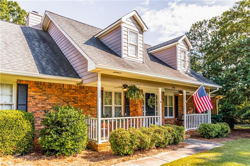 6 bedroom, 3 bathroom, 3,308 sq ft single family residence for sale at 184 Wildflower Drive, Social Circle, GA 30025 — photo 4