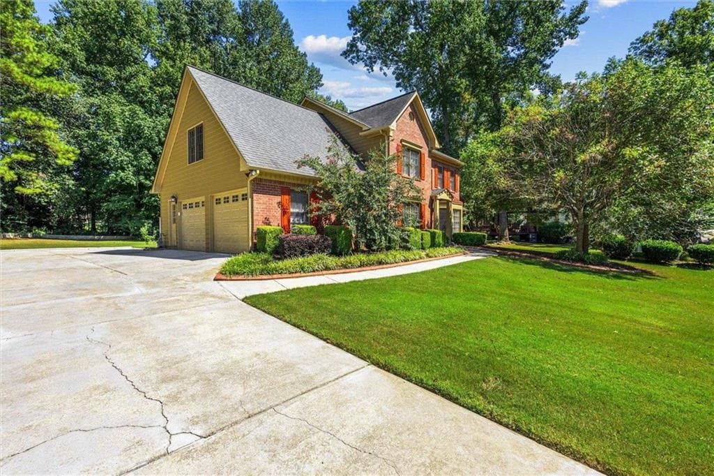 4 bedroom, 3 bathroom, 2,694 sq ft single family residence under contract at 315 Bordeaux Ct 1336123334, Atlanta, GA 30331 — photo 4
