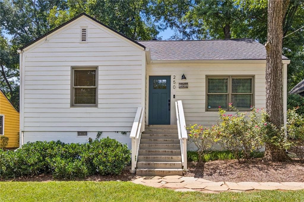 2 bedroom, 1 bathroom, 961 sq ft single family residence under contract at 250 Norwood Avenue, Atlanta, GA 30317 — photo 2