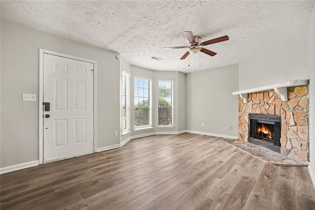 3 bedroom, 3 bathroom, 1,332 sq ft townhouse under contract at 3554 Hopkins Court, Powder Springs, GA 30127 — photo 2