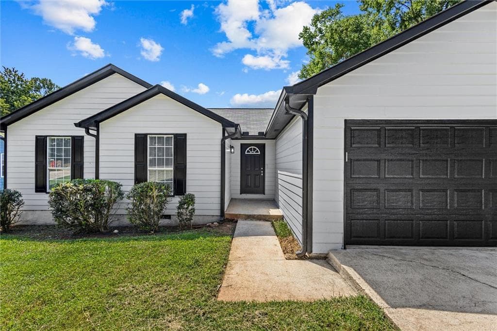 3 bedroom, 2 bathroom, 1,474 sq ft single family residence for sale at 3679 Ashbill, Rex, GA 30273 — photo 3