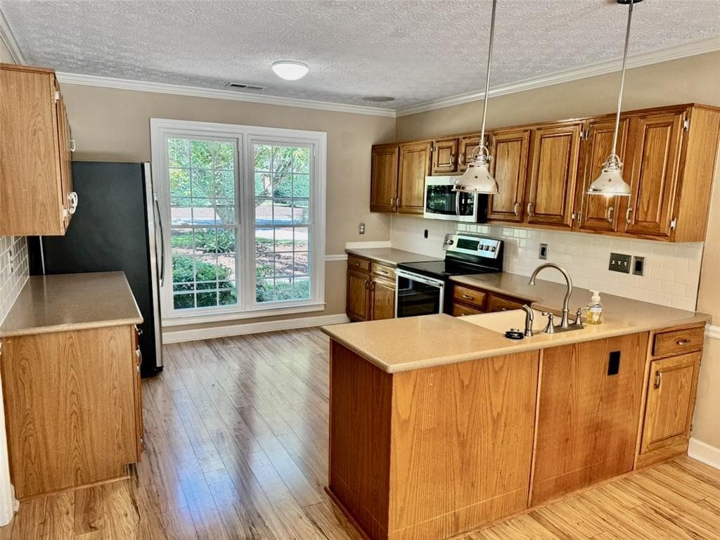 4 bedroom, 2 bathroom, 2,602 sq ft single family residence for sale at 11860 Wexford Club Drive, Roswell, GA 30075 — photo 7