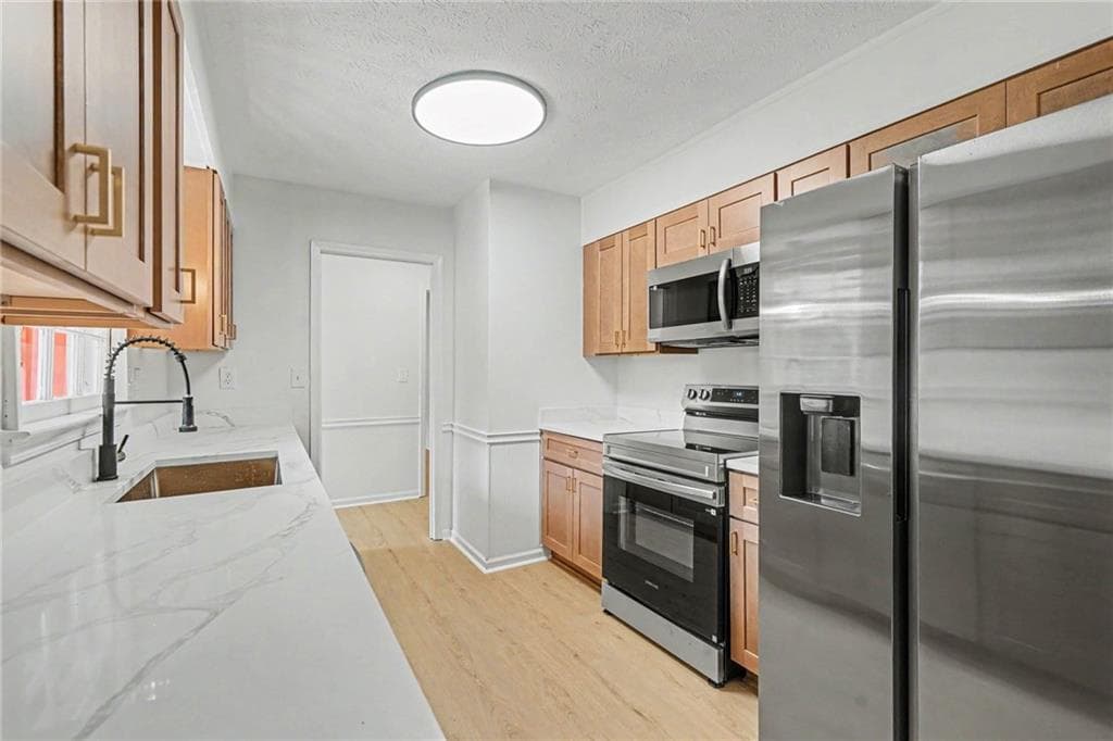3 bedroom, 3 bathroom, 1,793 sq ft single family residence for sale at 1129 Carla Joe Drive, Lilburn, GA 30047 — photo 2