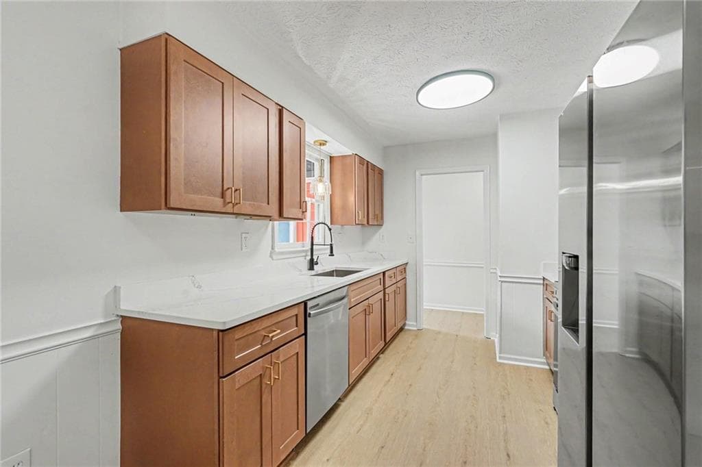 3 bedroom, 3 bathroom, 1,793 sq ft single family residence for sale at 1129 Carla Joe Drive, Lilburn, GA 30047 — photo 3