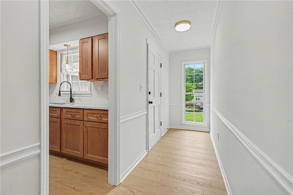 3 bedroom, 3 bathroom, 1,793 sq ft single family residence for sale at 1129 Carla Joe Drive, Lilburn, GA 30047 — photo 4