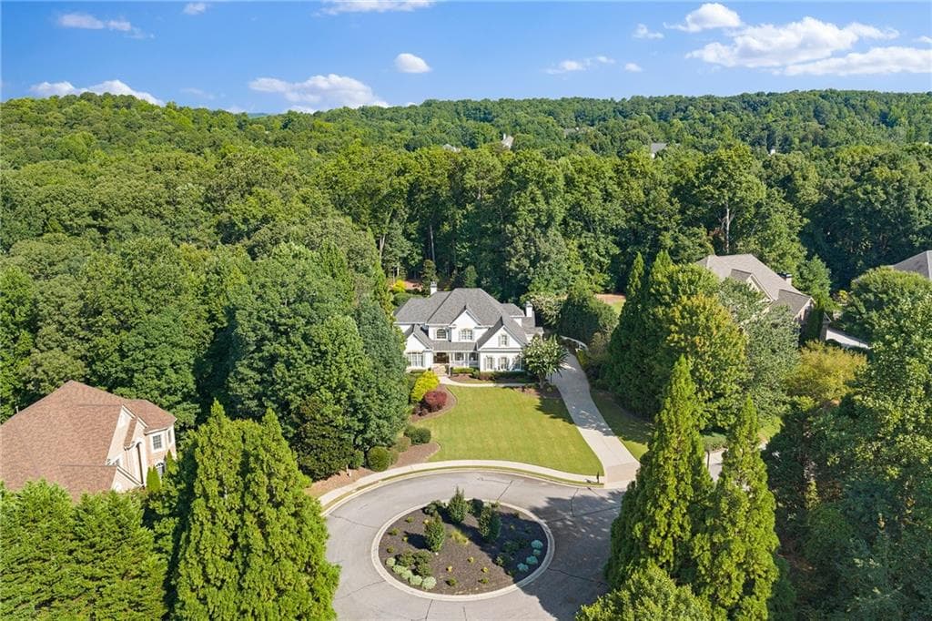 6 bedroom, 9 bathroom, 7,554 sq ft single family residence under contract at 240 Pembrook Place, Roswell, GA 30075 — photo 4