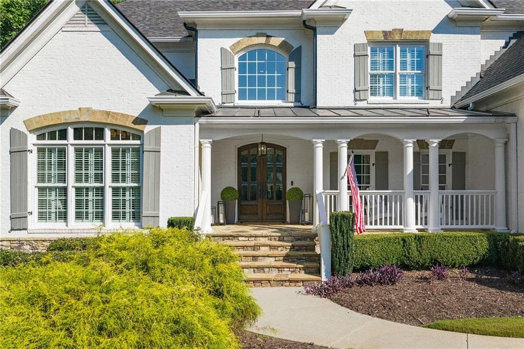 6 bedroom, 9 bathroom, 7,554 sq ft single family residence under contract at 240 Pembrook Place, Roswell, GA 30075 — photo 5