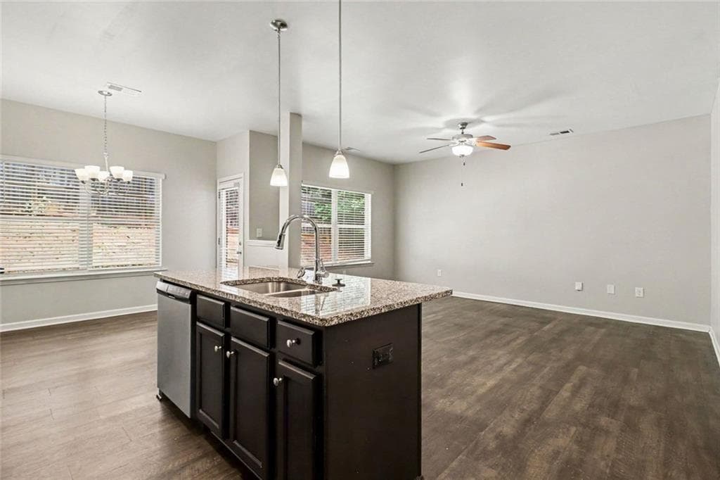 3 bedroom, 3 bathroom, 1,644 sq ft single family residence for sale at 165 Southwind Circle, Newnan, GA 30265 — photo 6