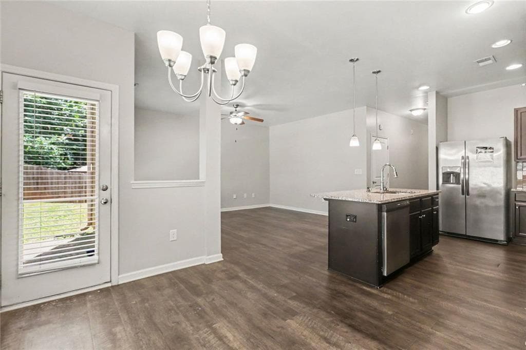 3 bedroom, 3 bathroom, 1,644 sq ft single family residence for sale at 165 Southwind Circle, Newnan, GA 30265 — photo 8