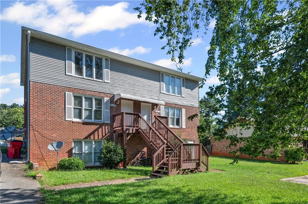 3 bedroom, 2 bathroom, 1,496 sq ft townhouse for rent at 2124 Fieldstone View Court 2124B, Conyers, GA 30013 for $1,325 a month — photo 2