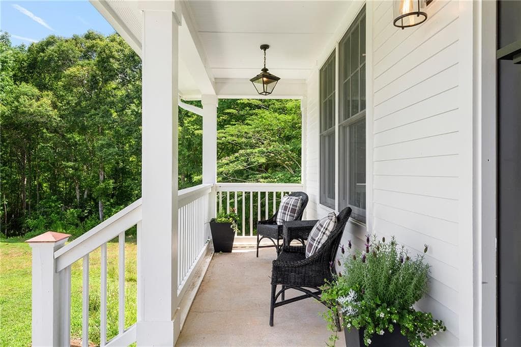 4 bedroom, 3 bathroom, 3,400 sq ft single family residence under contract at 7600 Barnes Road, Chattahoochee Hills, GA 30268 — photo 5