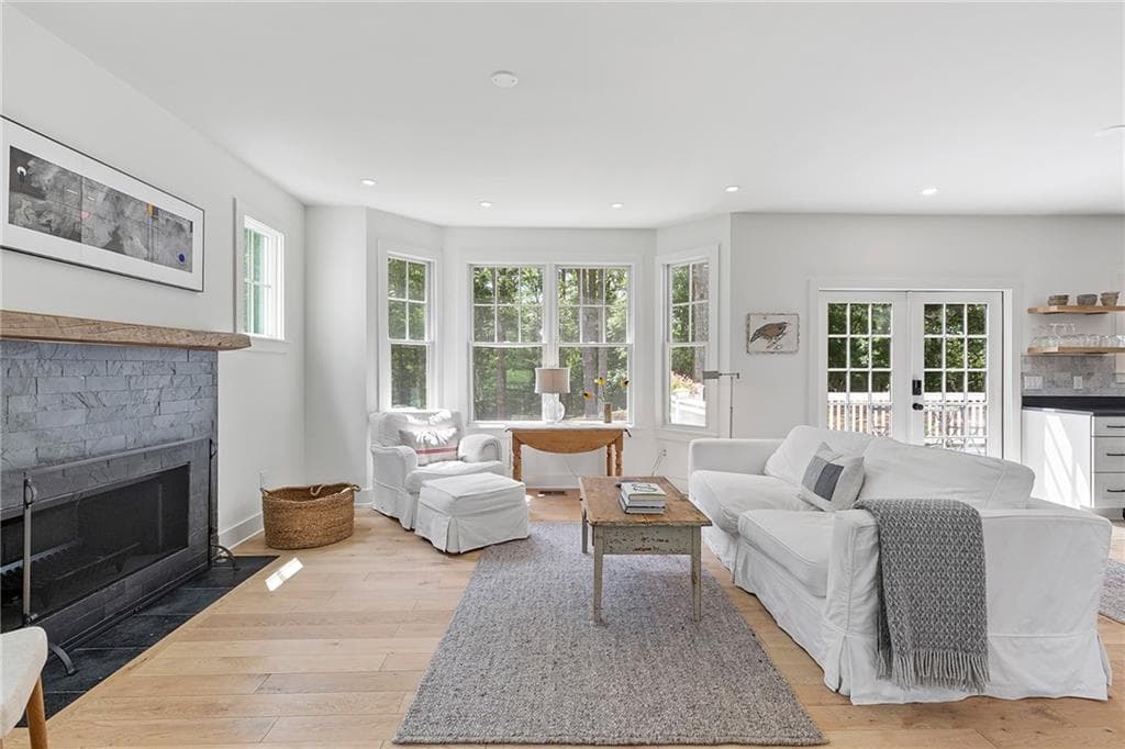 4 bedroom, 3 bathroom, 3,400 sq ft single family residence under contract at 7600 Barnes Road, Chattahoochee Hills, GA 30268 — photo 9