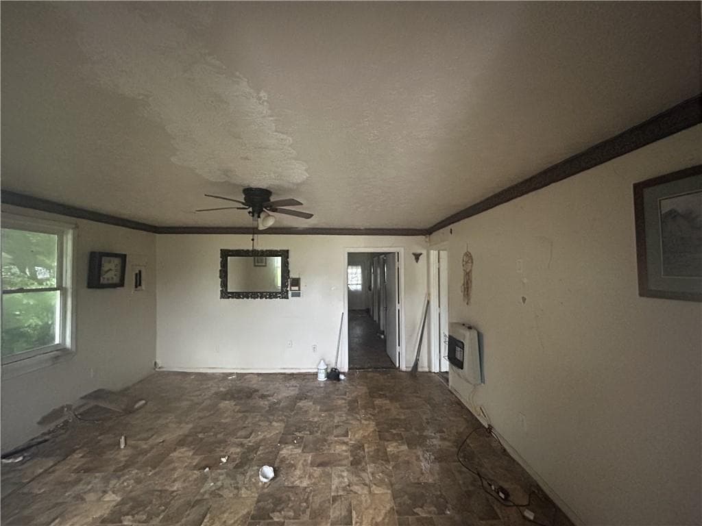 3 bedroom, 1 bathroom, 1,120 sq ft single family residence under contract at 211 W Mulberry Street, LaGrange, GA 30240 — photo 2