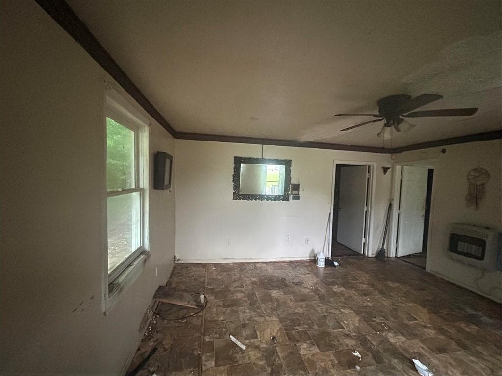 3 bedroom, 1 bathroom, 1,120 sq ft single family residence under contract at 211 W Mulberry Street, LaGrange, GA 30240 — photo 3