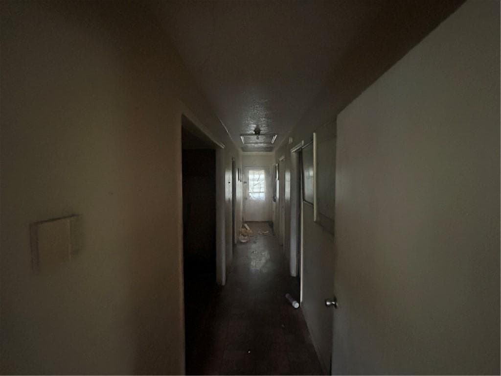 3 bedroom, 1 bathroom, 1,120 sq ft single family residence under contract at 211 W Mulberry Street, LaGrange, GA 30240 — photo 4