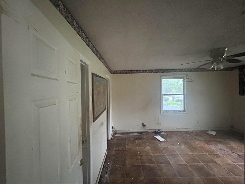 3 bedroom, 1 bathroom, 1,120 sq ft single family residence under contract at 211 W Mulberry Street, LaGrange, GA 30240 — photo 5