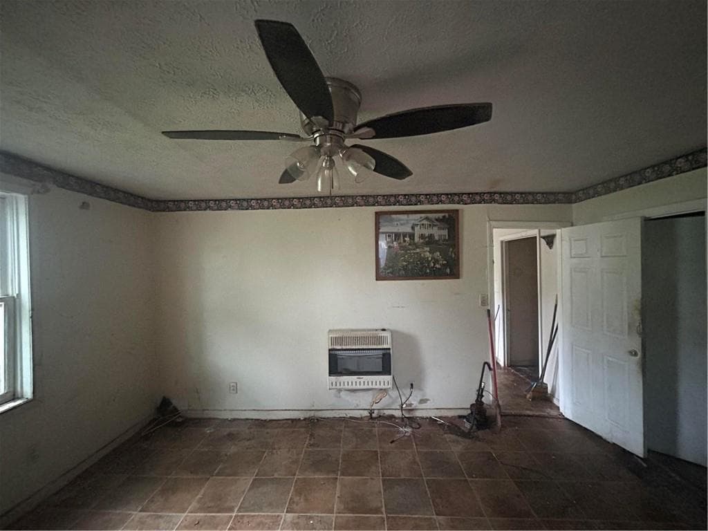 3 bedroom, 1 bathroom, 1,120 sq ft single family residence under contract at 211 W Mulberry Street, LaGrange, GA 30240 — photo 6