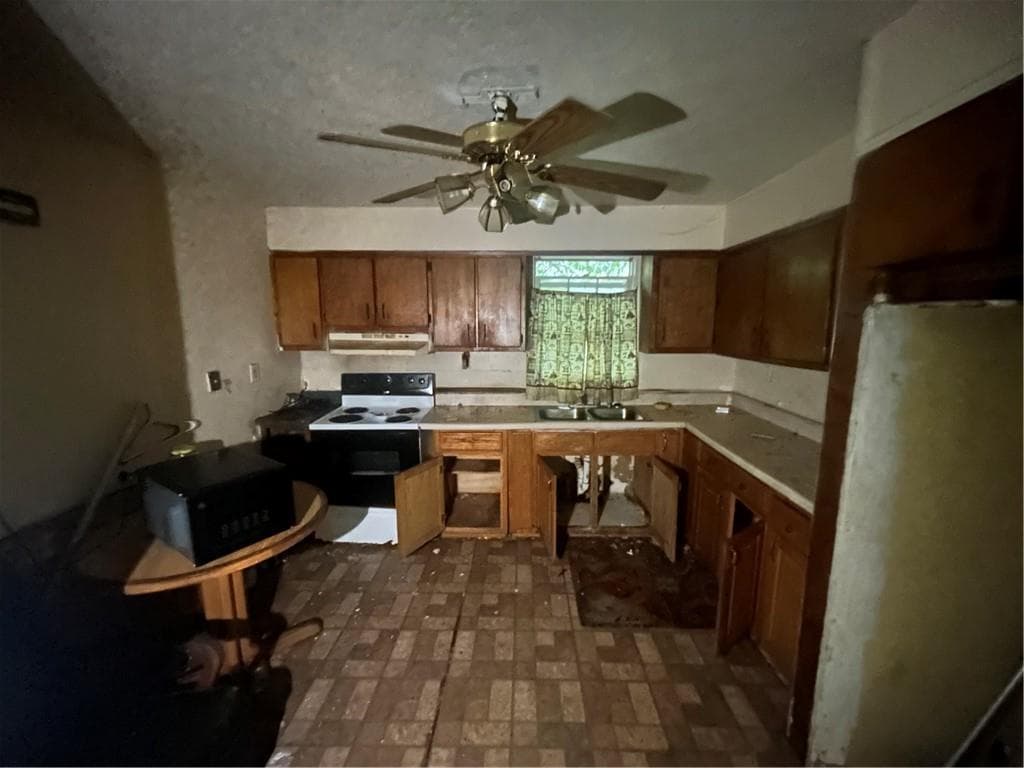 3 bedroom, 1 bathroom, 1,120 sq ft single family residence under contract at 211 W Mulberry Street, LaGrange, GA 30240 — photo 9