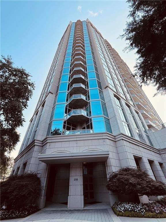 2 bedroom, 3 bathroom, 1,587 sq ft condominium for rent at 2795 Peachtree Rd NE 409, Atlanta, GA 30305 for $3,450 a month — photo 2
