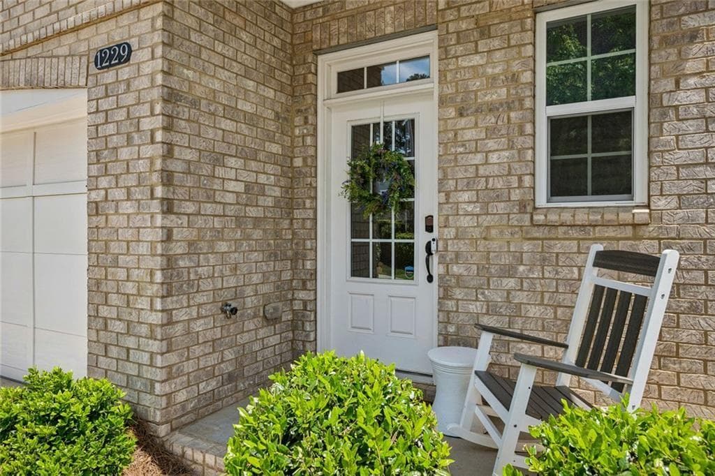 4 bedroom, 4 bathroom, 2,915 sq ft single family residence under contract at 1229 Hampton Park Road, Decatur, GA 30033 — photo 3
