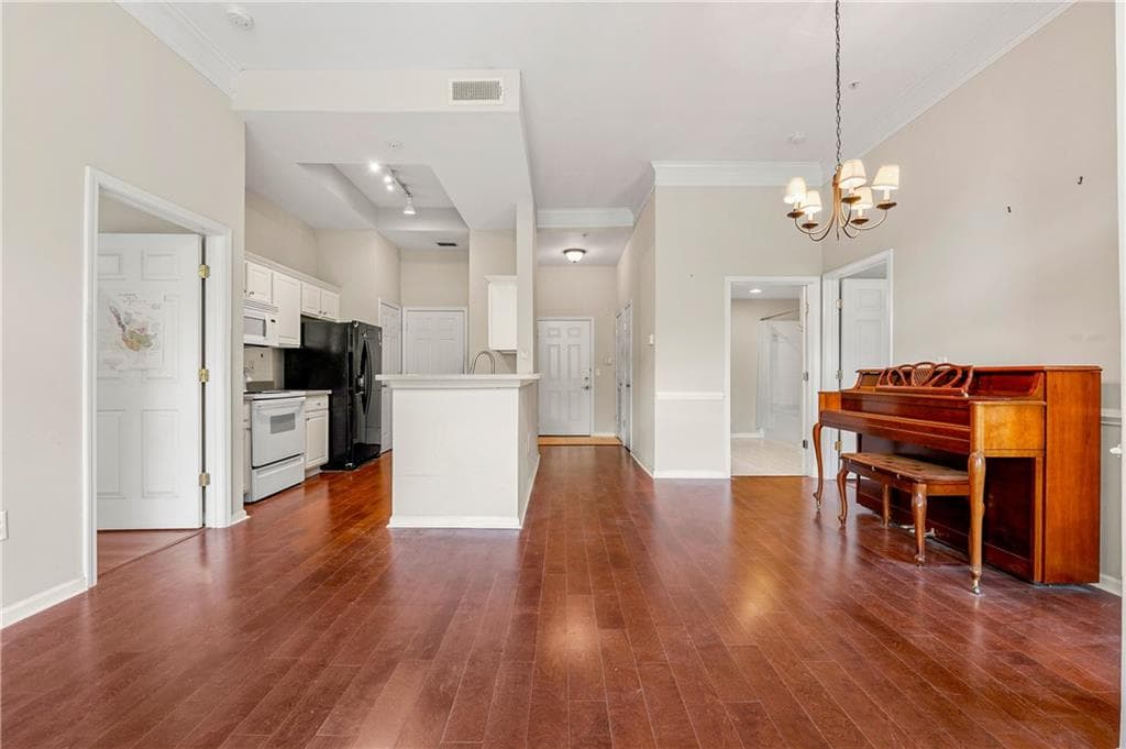 2 bedroom, 2 bathroom, 1,130 sq ft condominium for sale at 2700 Pine Tree Road 1308, Atlanta, GA 30324 — photo 5