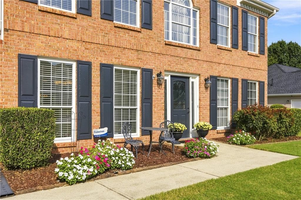 4 bedroom, 3 bathroom, 2,772 sq ft single family residence under contract at 3845 Brushy Wood Court, Loganville, GA 30052 — photo 3