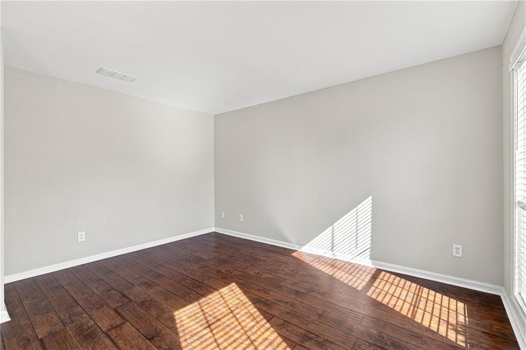 4 bedroom, 3 bathroom, 2,772 sq ft single family residence under contract at 3845 Brushy Wood Court, Loganville, GA 30052 — photo 6