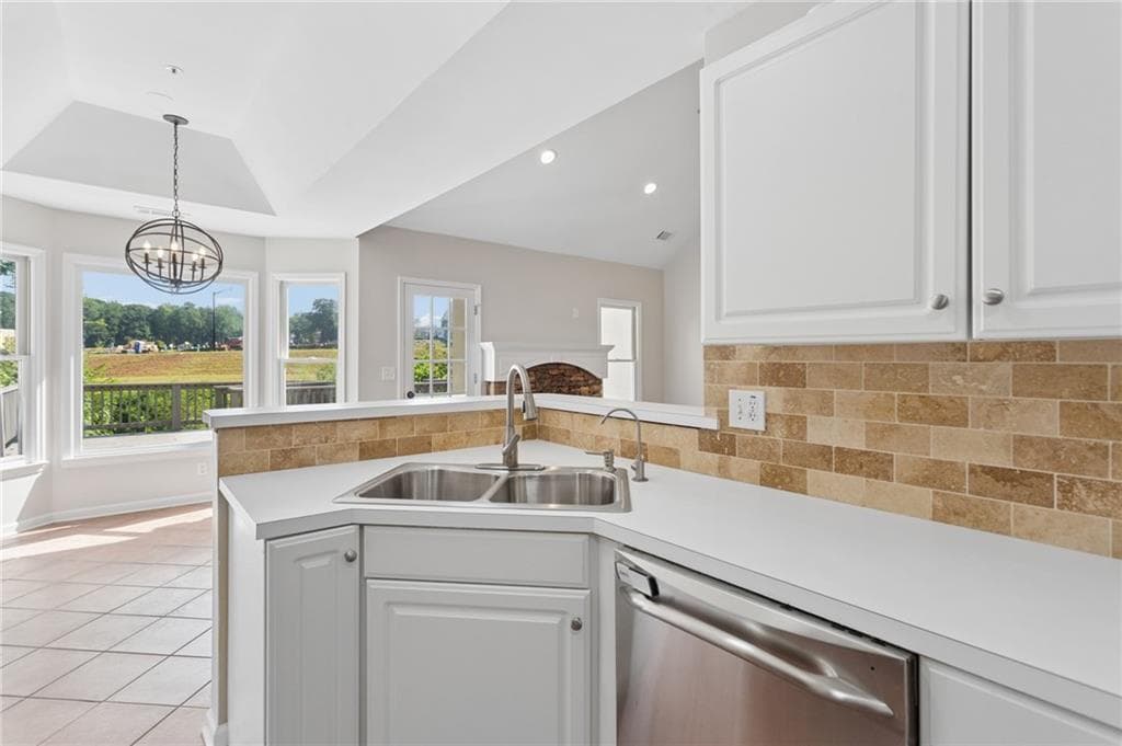 4 bedroom, 3 bathroom, 2,566 sq ft single family residence for sale at 1433 Rosewood Creek Drive, Marietta, GA 30066 — photo 9