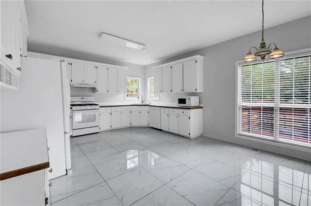 3 bedroom, 3 bathroom, 2,123 sq ft single family residence for rent at 1722 Brandon Lee Way, Marietta, GA 30008 for $2,400 a month — photo 8