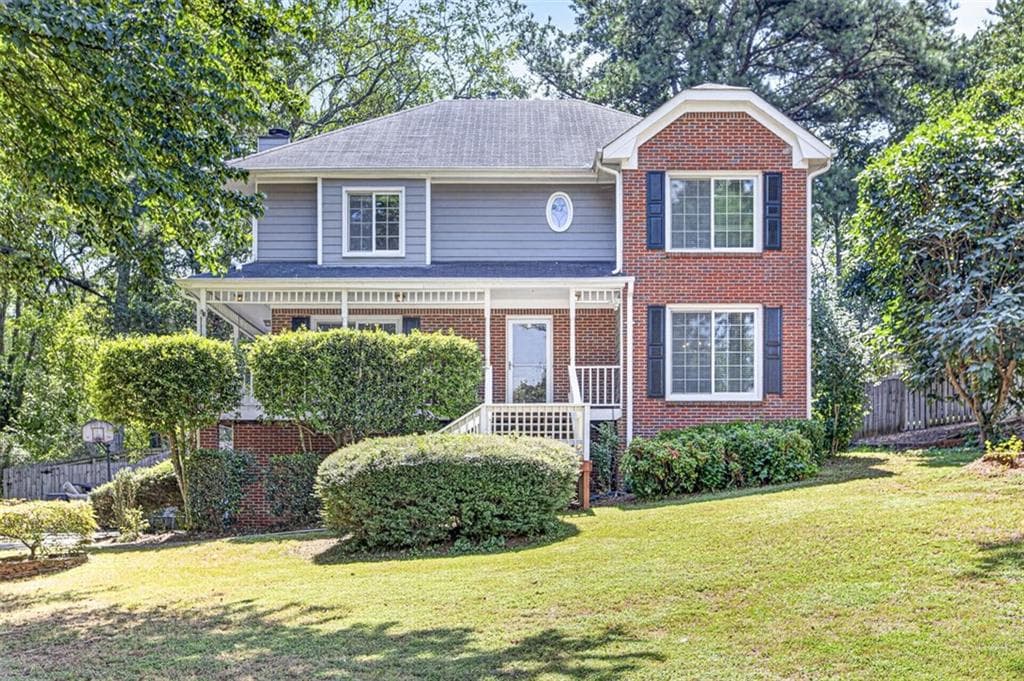 3 bedroom, 3 bathroom, 2,780 sq ft single family residence for sale at 540 Clear Lake Lane, Suwanee, GA 30024 — photo 2
