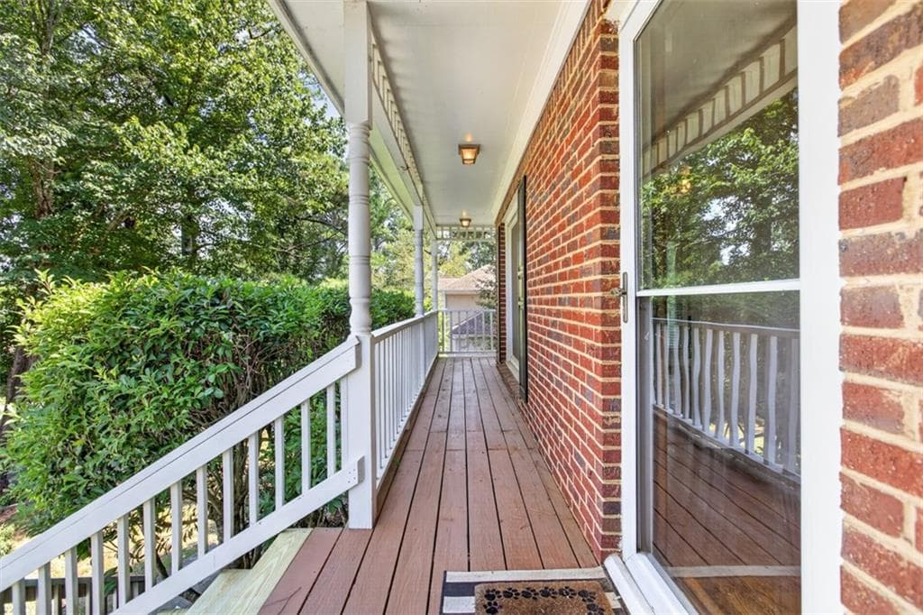 3 bedroom, 3 bathroom, 2,780 sq ft single family residence for sale at 540 Clear Lake Lane, Suwanee, GA 30024 — photo 7