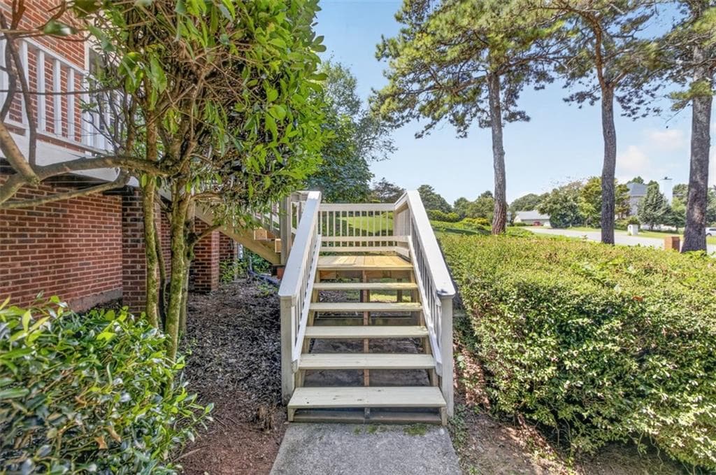 3 bedroom, 3 bathroom, 2,780 sq ft single family residence for sale at 540 Clear Lake Lane, Suwanee, GA 30024 — photo 8