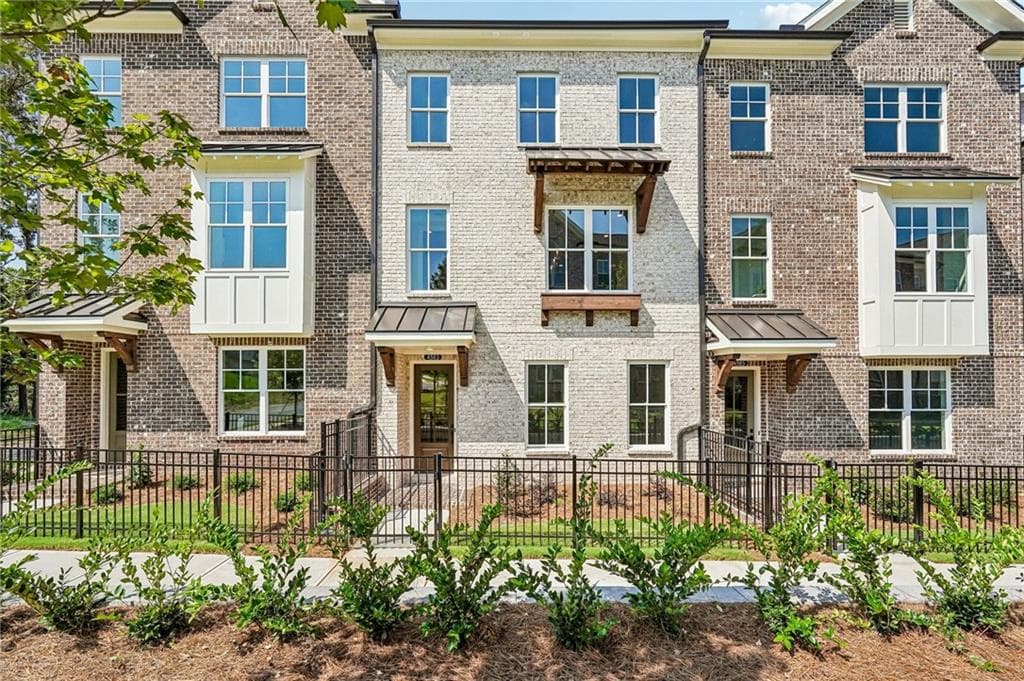 4 bedroom, 4 bathroom, 2,192 sq ft townhouse for sale at 3242 Brunel Lane 13, Peachtree Corners, GA 30092