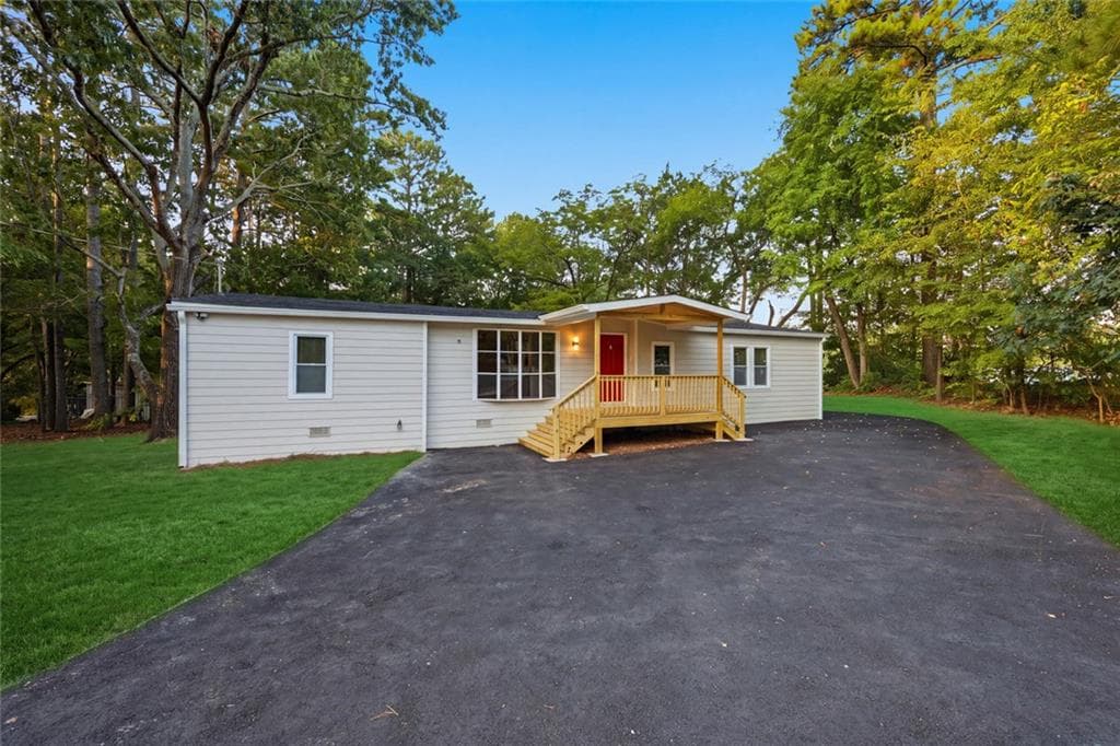 3 bedroom, 2 bathroom, 1,580 sq ft single family residence for sale at 1077 New Hope Road, Lawrenceville, GA 30045 — photo 3