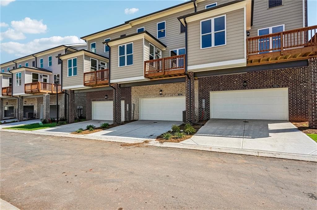 3 bedroom, 4 bathroom, 2,201 sq ft townhouse for sale at 4573 Deanston Court 390, Peachtree Corners, GA 30092 — photo 5