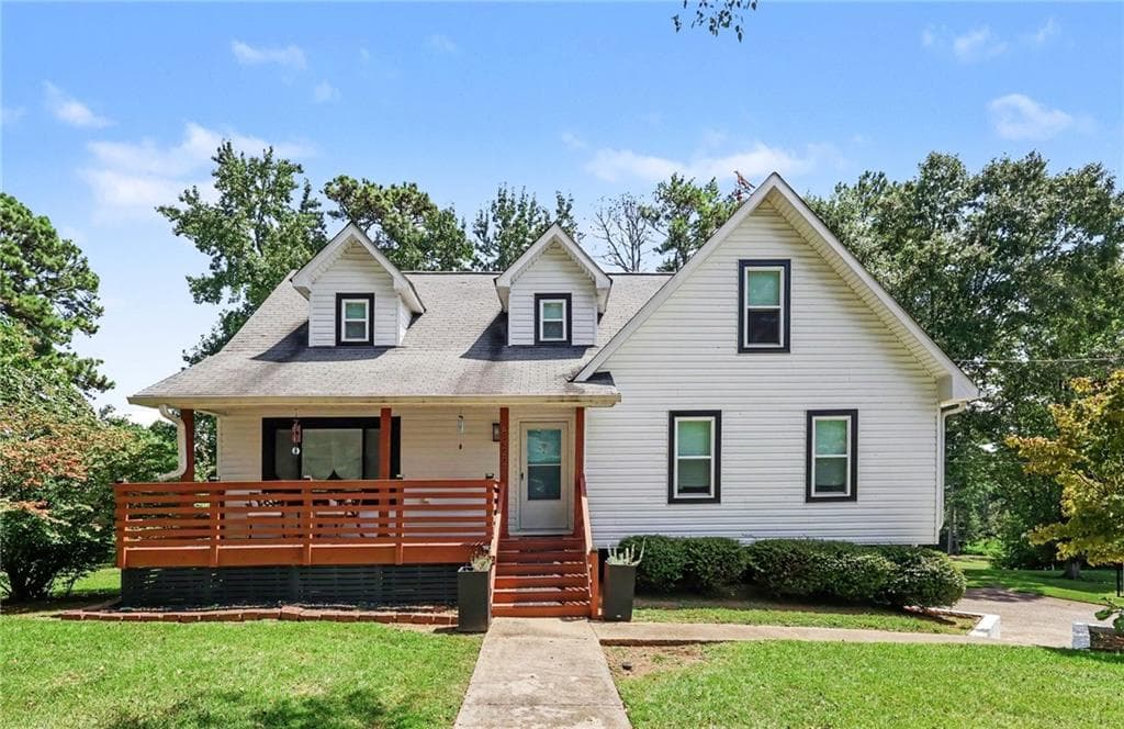 3 bedroom, 3 bathroom, 2,072 sq ft single family residence for sale at 8922 Western Pines Drive, Douglasville, GA 30134 — photo 2