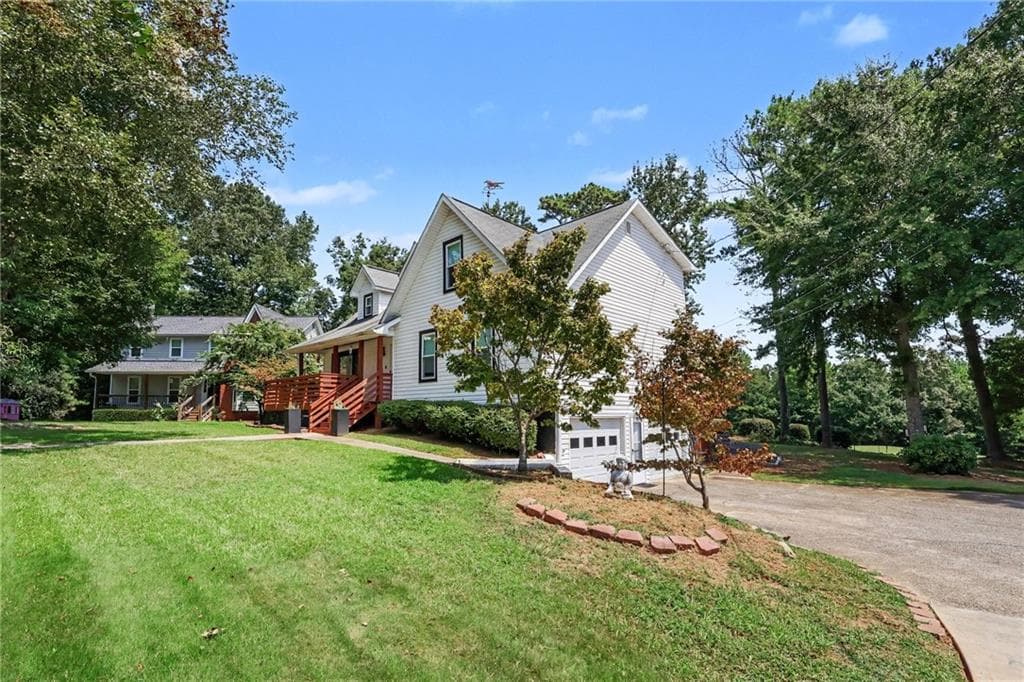 3 bedroom, 3 bathroom, 2,072 sq ft single family residence for sale at 8922 Western Pines Drive, Douglasville, GA 30134 — photo 4