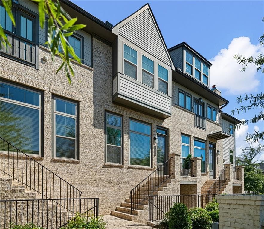 3 bedroom, 4 bathroom, 2,358 sq ft townhouse for sale at 3908 Danube Lane, Atlanta, GA 30339 — photo 1 of 14
