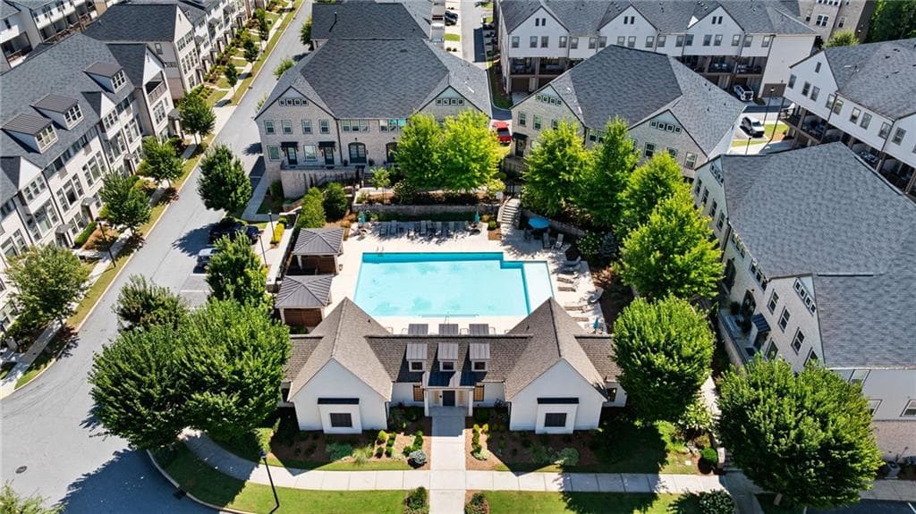 3 bedroom, 4 bathroom, 2,358 sq ft townhouse for sale at 3908 Danube Lane, Atlanta, GA 30339 — photo 2