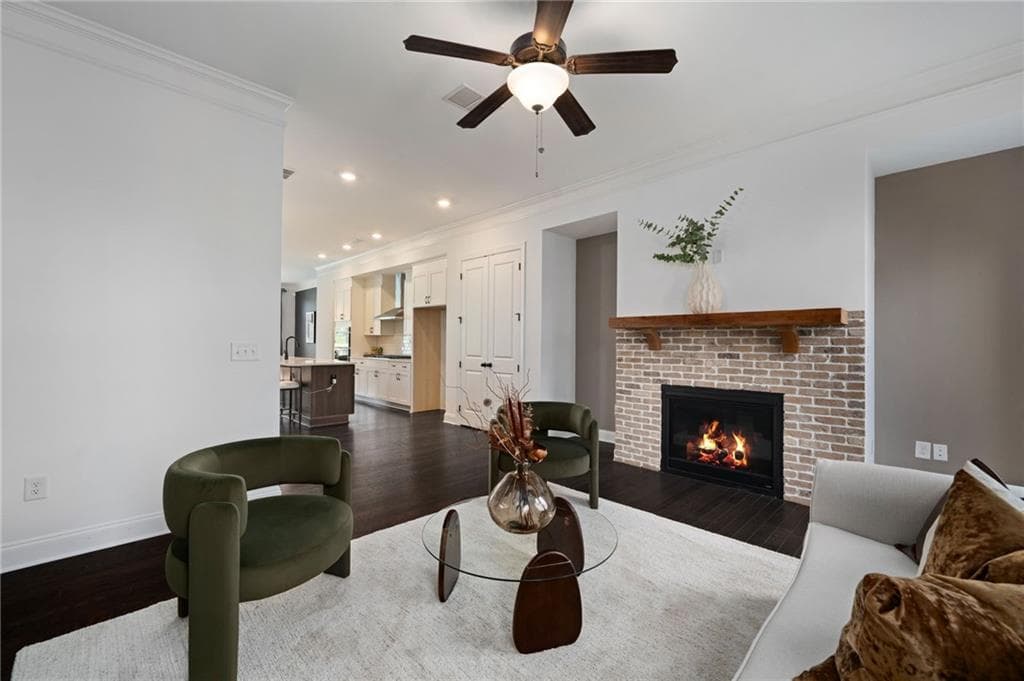3 bedroom, 4 bathroom, 2,358 sq ft townhouse for sale at 3908 Danube Lane, Atlanta, GA 30339 — photo 4